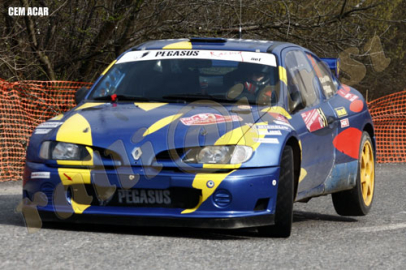 Cem Acar, sezona çifte kupa ile başladı