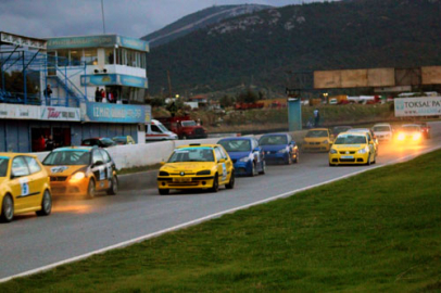 İzmir'de ilk kez 'gece' pist yarışı yapıldı