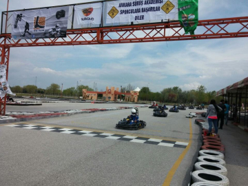 Ayrton Senna yarışı yarıda kaldı