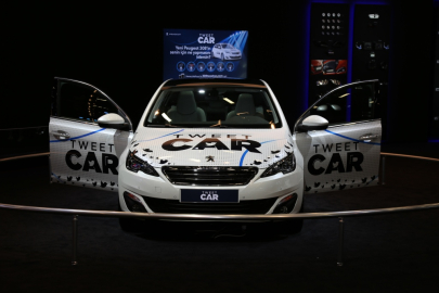 Tweet atan otomobil!