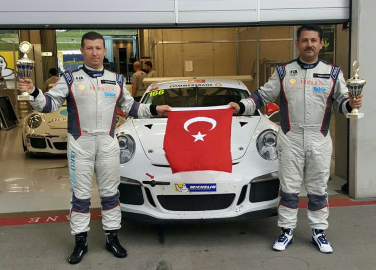 Ümit Ülkü ve Galip Atar’a "milli onur"