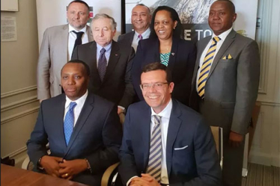 Safari için ilk imzalar atıldı