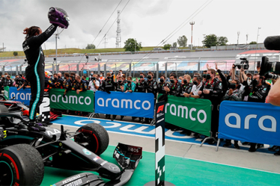 Hamilton Macaristan'ı rekor kırarak kazandı