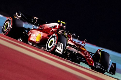 Ferrari'den muhteşem çifte zafer