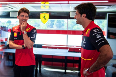 Ferrari, İspanya GP'ye lider başladı