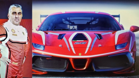 Mutlu bir Ferrari'ci...