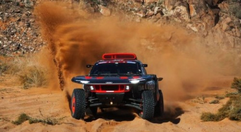 Bu kez Sainz kazandı