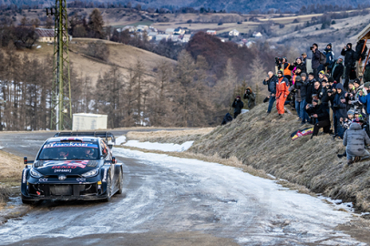 Ogier, Evans'ın peşinde