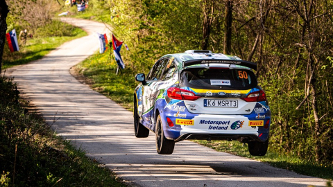 Hırvat'ta 17 genç asfaltta