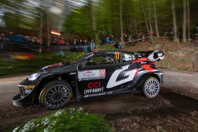 Asfaltta Ogier kazandı