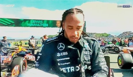 Lewis gözyaşıyla kazandı