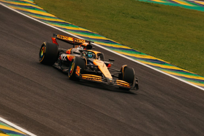 Sprint'te pole Piastri’nin