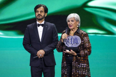 Ömür boyu ödülü aldı