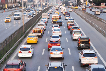 Trafik güvenliği için şeridinde kal