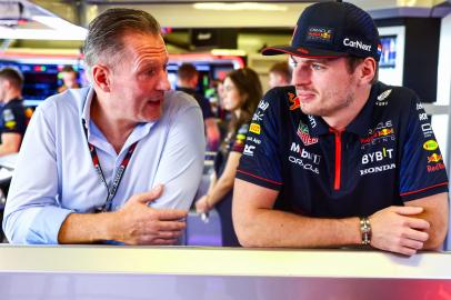 Baba oğul Verstappen’ler birlikte kutluyor