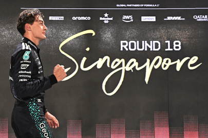 Singapur’da pole Russell’in