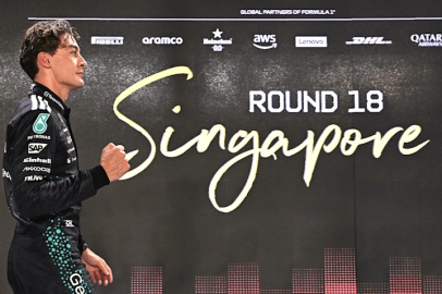 Singapur’da pole Russell’in