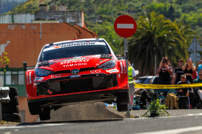 Ogier liderliği ele geçirdi