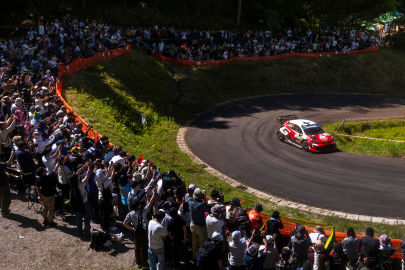 Japonya’da Evans, Ogier'in önünde